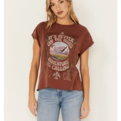 Cleo + Wolf Women's Adventure Calling Graphic Tee