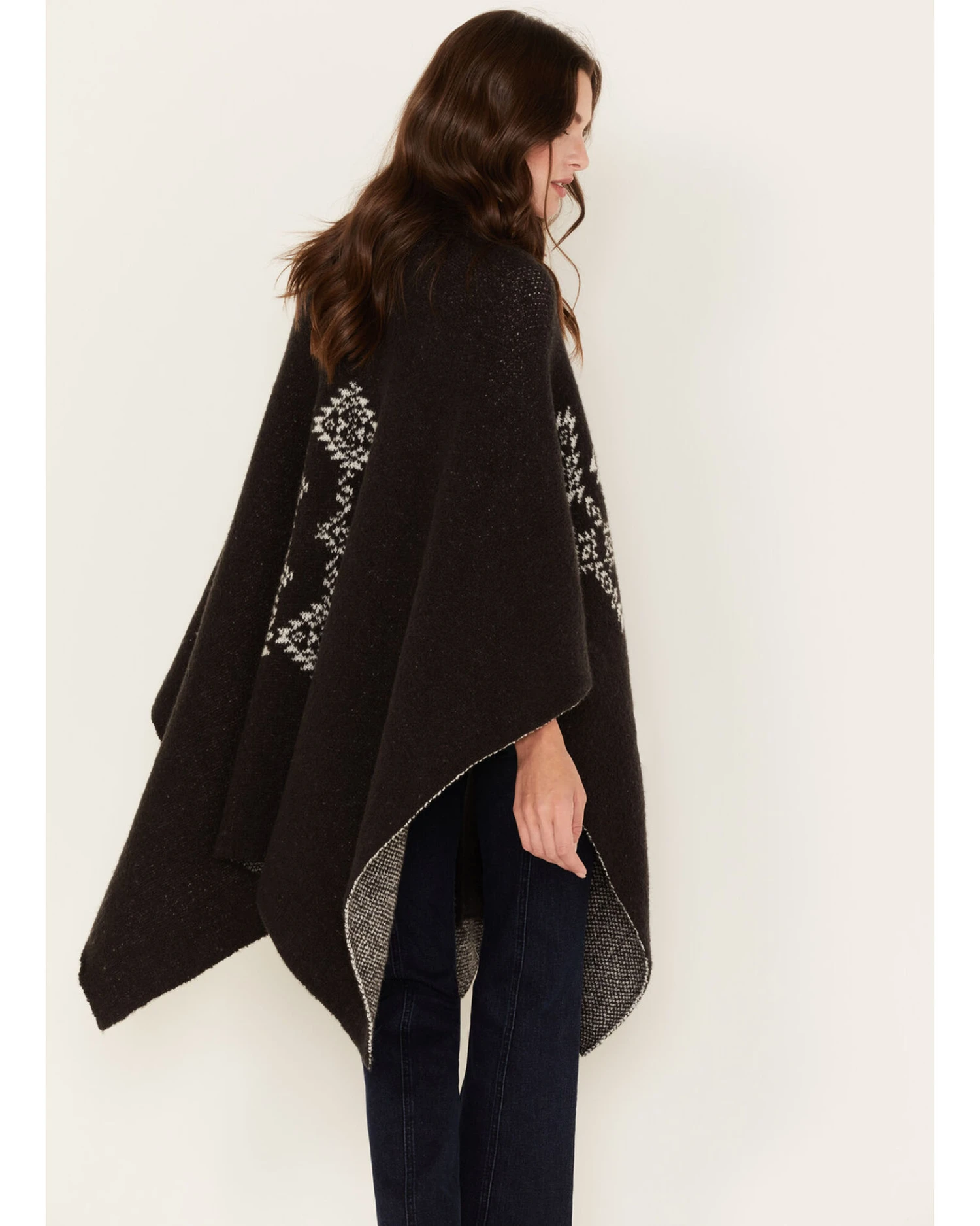 Idyllwind Women's Southwestern Print Cozy Shawl 4 Idyllwind Women's Southwestern Print Cozy Shawl - Image 4