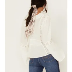 Idyllwind Women's Memphis Bell Sleeve Crochet Top -Default Template 4 2000380718 103 P5