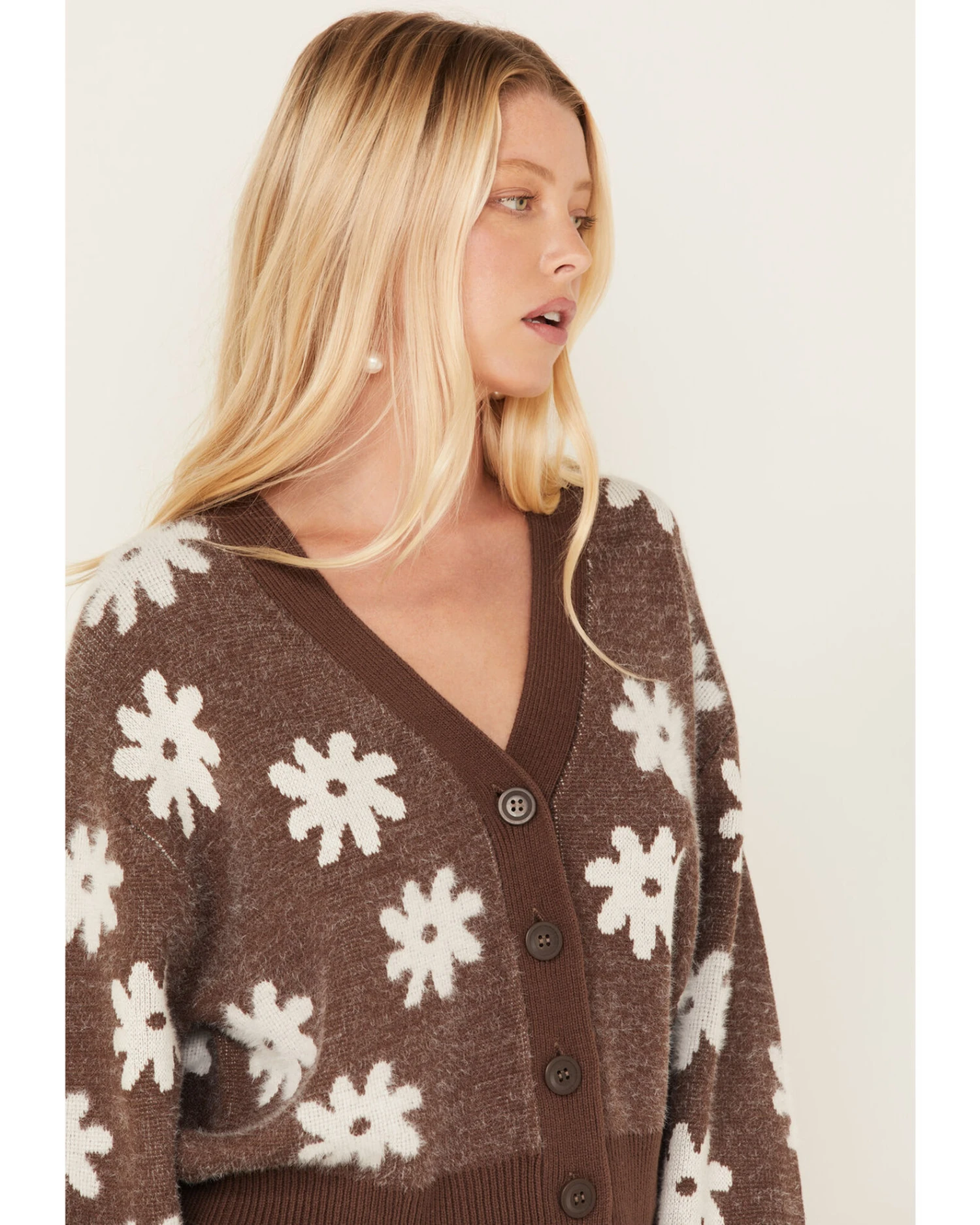 Beyond The Radar Women's Daisy Flower Print Knit Cardigan 2 Beyond The Radar Women's Daisy Flower Print Knit Cardigan - Image 2